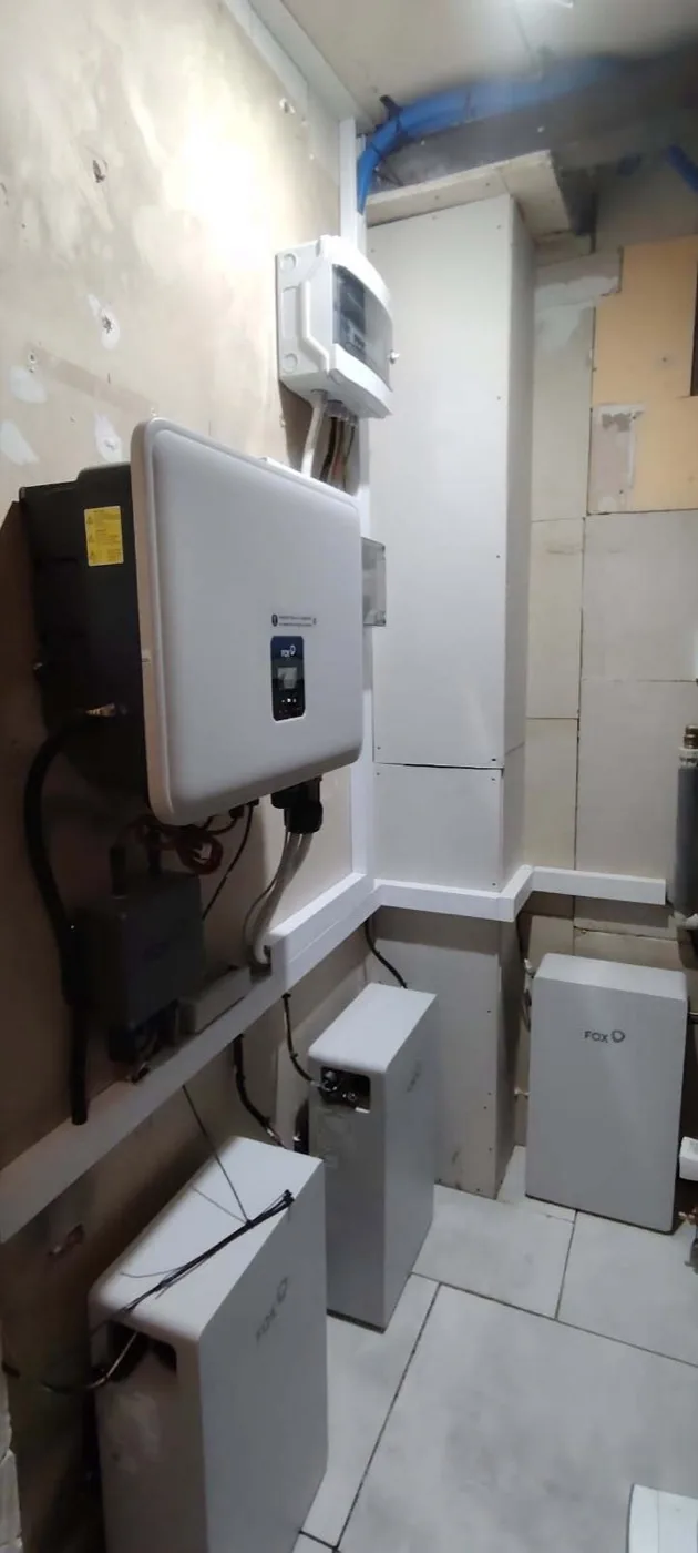 Magazyn energii FoxESS 17,28 kWh zamontowany przez NEXBE, Nowy Dwór Mazowiecki